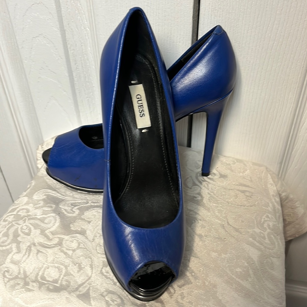 Guess royal blue open toed leather pumps